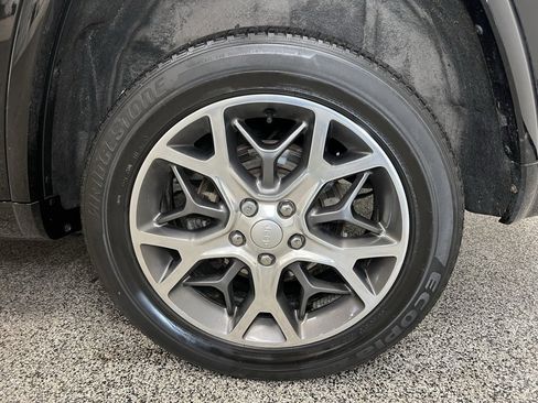 Used 2021 Jeep Grand Cherokee Overland w/ Protech Group image 22