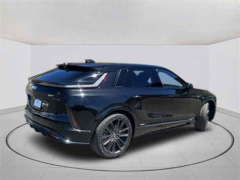 New 2026 Cadillac Lyriq V image 11