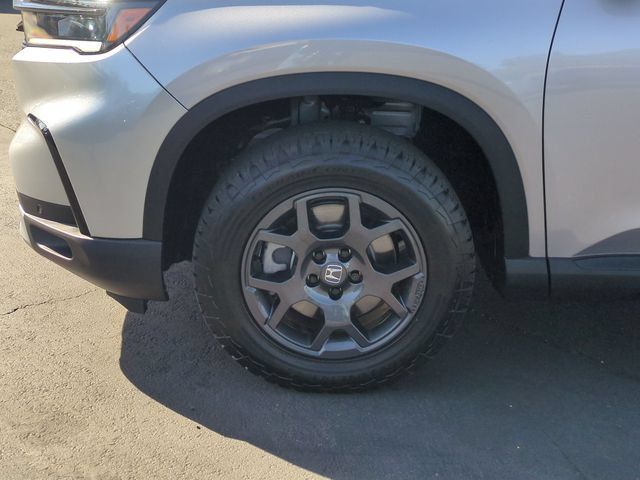 Used 2025 Honda Pilot TrailSport image 11
