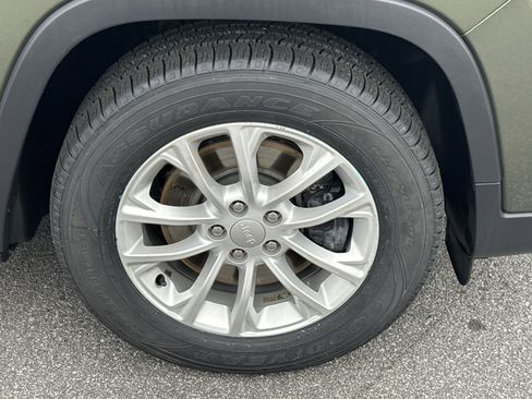 Used 2019 Jeep Cherokee Latitude w/ Popular Appearance Group image 14