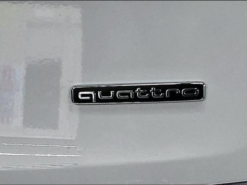 Used 2023 Audi Q5 2.0T Premium w/ Convenience Package image 11