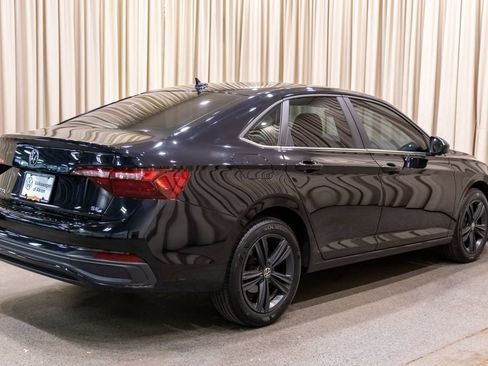 Used 2024 Volkswagen Jetta SE w/ Panoramic Sunroof Package FWD image 6