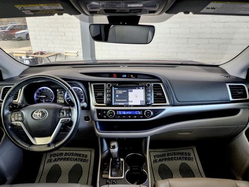 Used 2019 Toyota Highlander XLE image 9