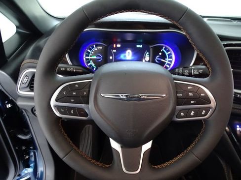 Certified 2023 Chrysler Pacifica Pinnacle FWD image 6