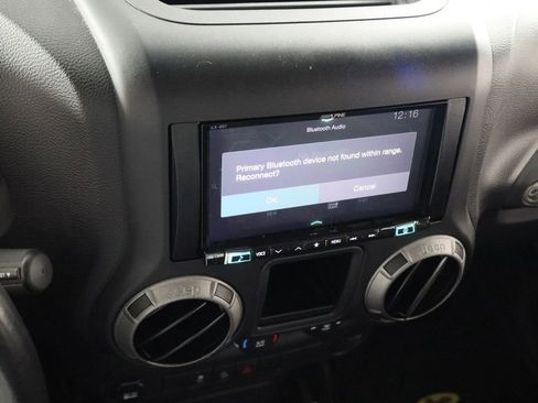 Used 2014 Jeep Wrangler Unlimited Sport w/ Connectivity Group AWD/4WD image 16