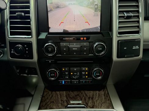 Used 2017 Ford F250 Lariat w/ Lariat Ultimate Package AWD/4WD image 15