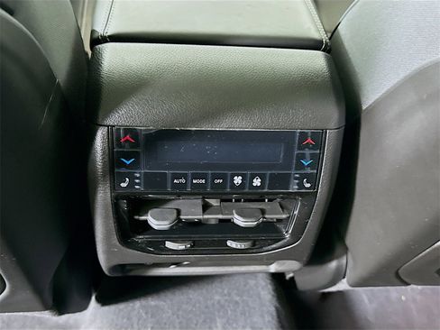 Used 2023 Jeep Grand Cherokee Overland w/ Luxury Tech Group IV image 28