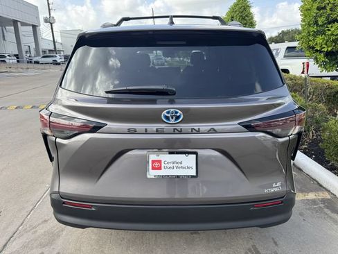 Used 2024 Toyota Sienna LE FWD image 6