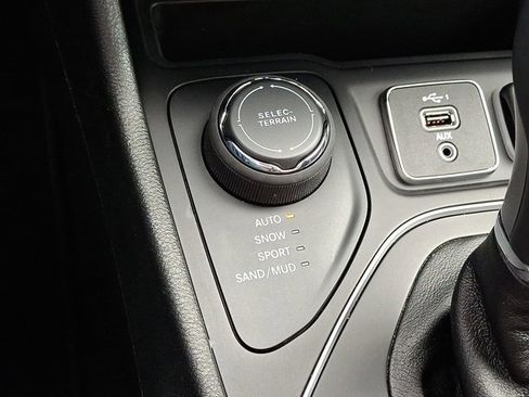 Certified 2022 Jeep Compass Limited w/ Elite Group image 27