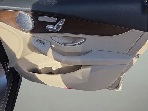 Used 2019 Mercedes-Benz GLC 350e 4MATIC image 15