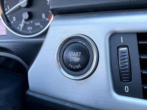 Used 2012 BMW 328i Convertible image 27