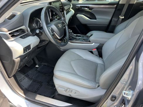 Used 2022 Toyota Highlander Limited image 10