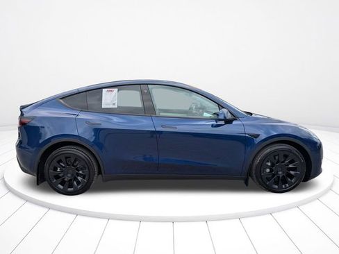 Used 2022 Tesla Model Y Long Range image 3