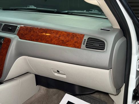 Used 2012 Chevrolet Suburban LT image 47