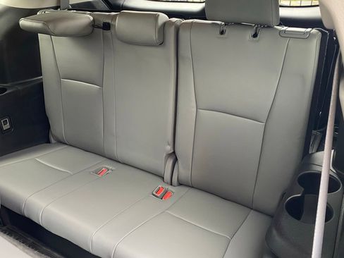 Used 2022 Toyota Highlander XLE FWD image 8