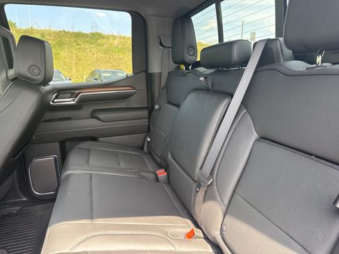 Used 2024 GMC Sierra 1500 Denali w/ Technology Package AWD/4WD image 13