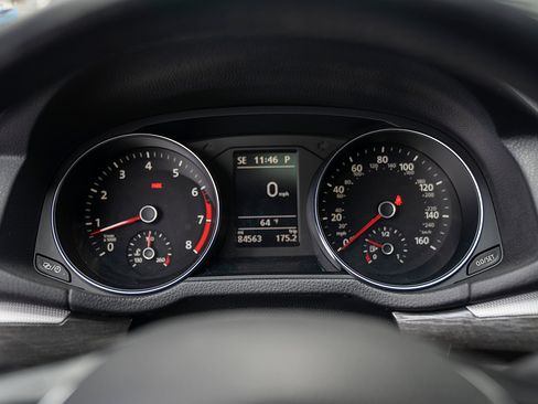 Used 2017 Volkswagen Passat 1.8T SE image 9