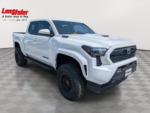 Used 2025 Toyota Tacoma TRD Sport w/ TRD Sport Upgrade Package AWD/4WD image 7