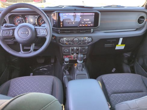 New 2025 Jeep Gladiator Mojave w/ Convenience Group image 20