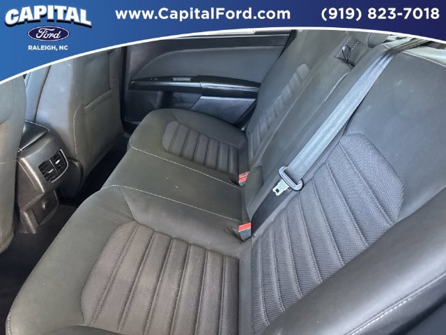 Certified 2018 Ford Fusion SE w/ Fusion SE Technology Package FWD image 18