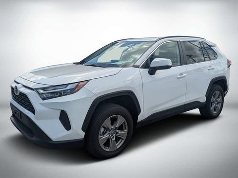 Used 2025 Toyota RAV4 XLE AWD/4WD image 8