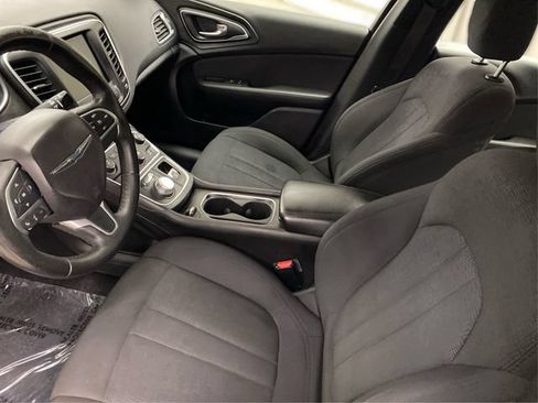 Used 2016 Chrysler 200 Limited w/ Convenience Group FWD image 10
