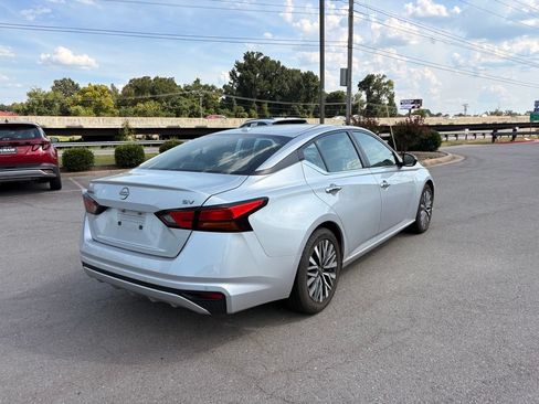 Used 2024 Nissan Altima 2.5 SV FWD image 7
