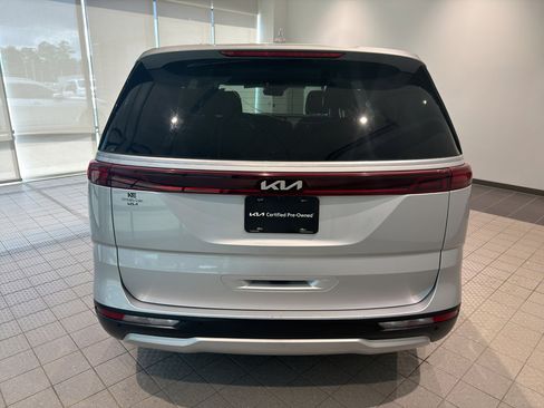 Used 2023 Kia Carnival LX FWD image 4