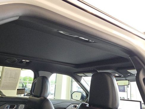 Used 2025 Ford Explorer ST AWD/4WD image 8