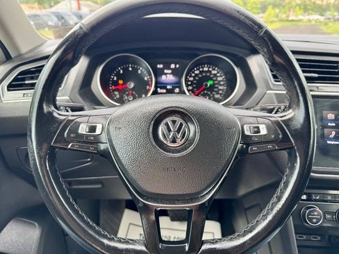 Used 2018 Volkswagen Tiguan SE AWD/4WD image 17