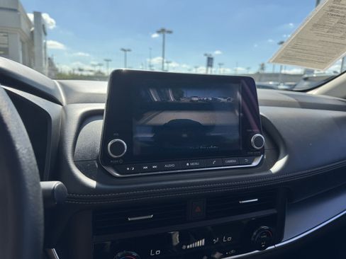 Used 2024 Nissan Rogue SV image 41