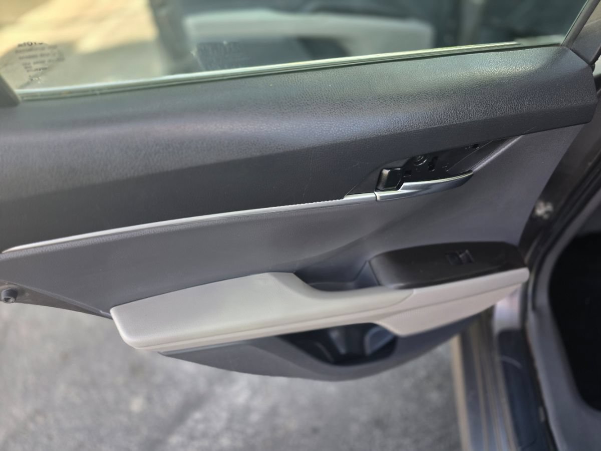 Used 2021 Toyota Camry LE w/ Carpet Mat Package (TMS) FWD image 31