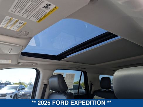 Used 2025 Ford Expedition Active image 26