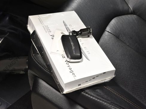 Used 2020 Chrysler Pacifica Touring-L Plus image 38