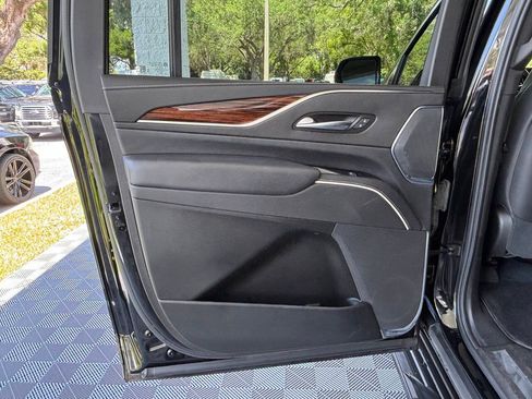 Used 2021 Cadillac Escalade ESV Premium Luxury RWD image 25