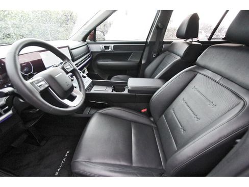Used 2025 Hyundai Santa Fe Limited AWD/4WD image 15