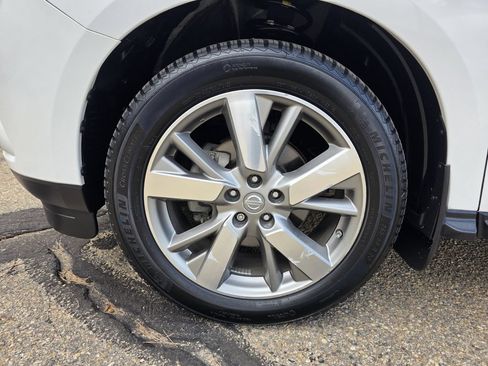 Used 2014 Nissan Pathfinder Platinum w/ Platinum Premium Package FWD image 40