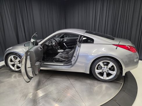 Used 2006 Nissan 350Z Touring w/ (N93) Cargo Convenience Pkg image 32