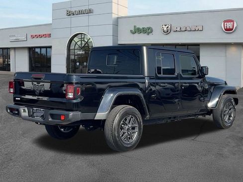 Used 2024 Jeep Gladiator Sport AWD/4WD image 7