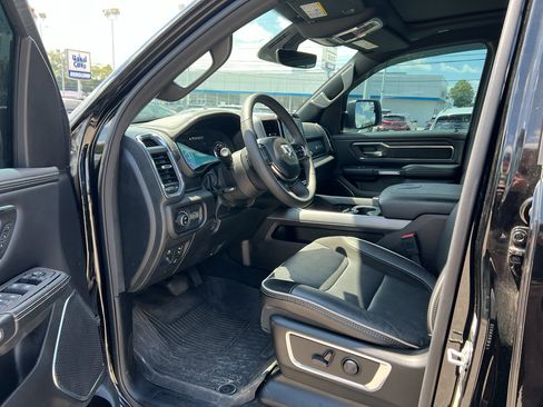 Used 2025 RAM 1500 Laramie w/ Sport Appearance Package AWD/4WD image 9