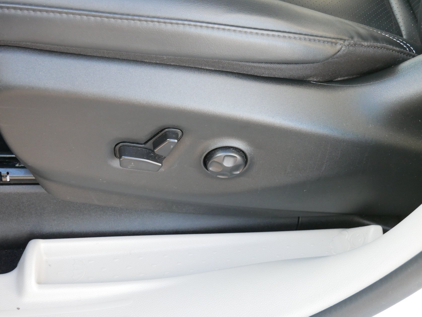 Used 2024 Chrysler Pacifica Touring-L FWD image 17