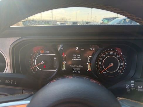 Used 2025 Jeep Wrangler Sahara image 43