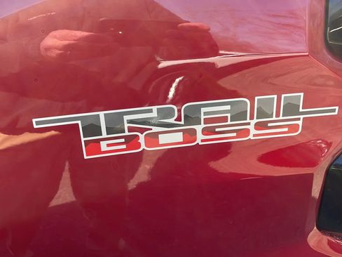 Used 2024 Chevrolet Colorado Trail Boss w/ Technology Package image 11