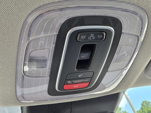 Certified 2025 Hyundai Elantra Limited FWD image 29