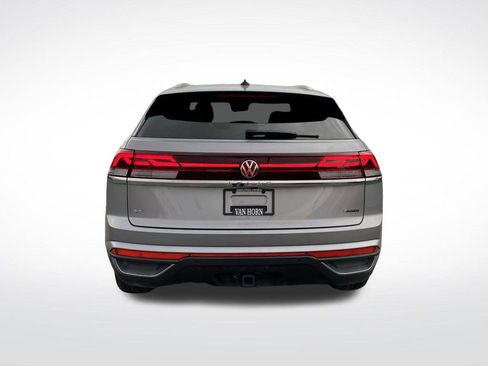 Certified 2024 Volkswagen Atlas Cross Sport SE image 12
