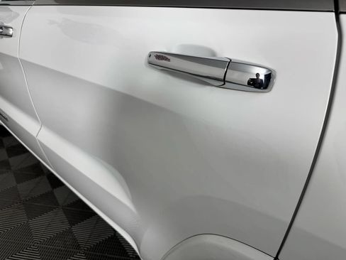 Used 2018 Jeep Grand Cherokee Overland AWD/4WD image 29