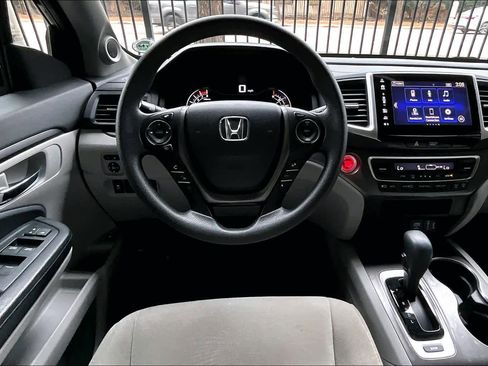 Used 2017 Honda Pilot EX image 5