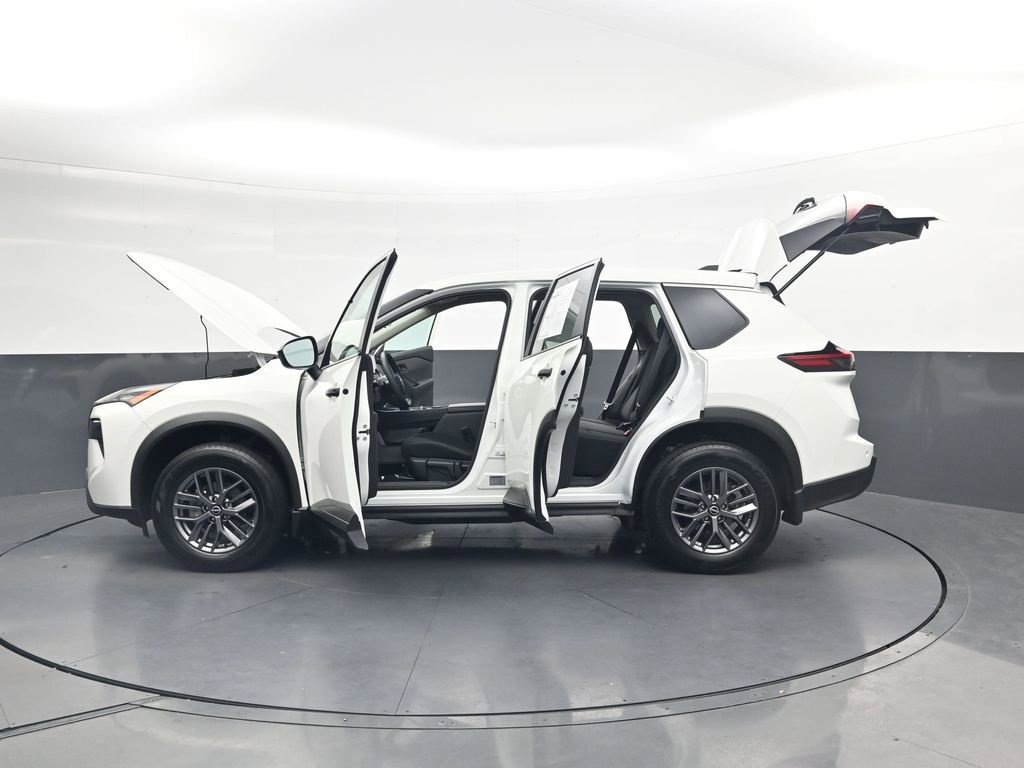 Used 2025 Nissan Rogue S AWD/4WD image 46