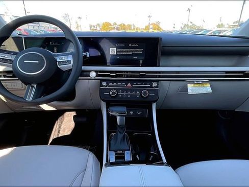 Used 2025 Hyundai Tucson SE image 5