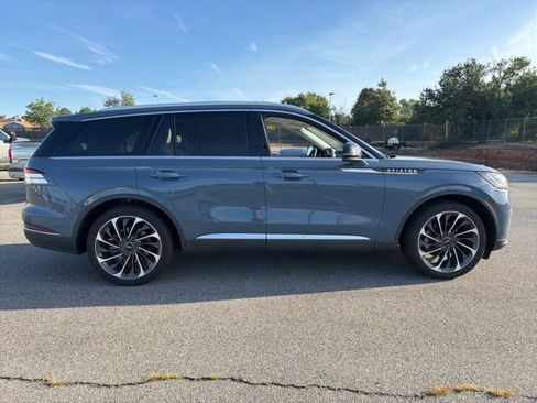 Used 2025 Lincoln Aviator Reserve w/ Illumination Package RWD image 2
